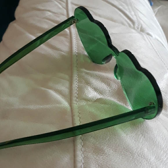 Sunglasses - Picture 3 of 6